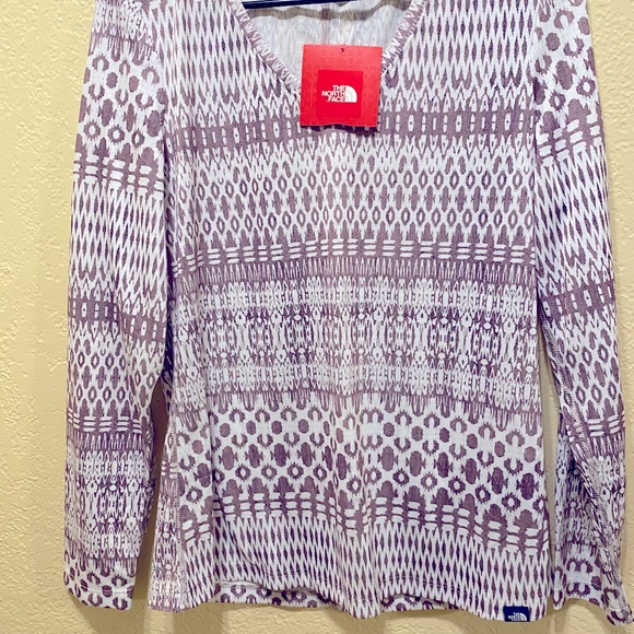 Women’s North face long sleeve - Picture 3 of 6